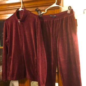 Mens lounge set/can wear outdoors as well.Size Medium 28”from crotch to bottom